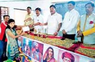 Yuva Mahotsav prize distribution | युवा महोत्सवाचे बक्षीस वितरण Yuva Mahotsav prize distribution | युवा महोत्सवाचे बक्षीस वितरण