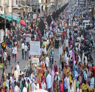 Jalgaon's market for the purchase of Akshaya Trutiya was full | अक्षय्य तृतीयेच्या खरेदीसाठी जळगावची बाजारपेठ फुलली