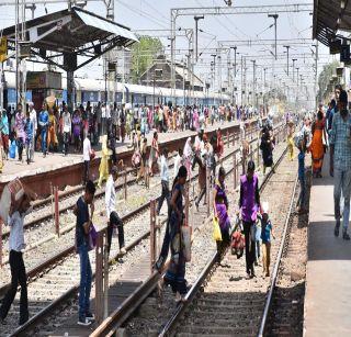 Security system of Nandurbar railway station: | नंदुरबार रेल्वेस्थानकाची सुरक्षा व्यवस्था वा:यावर