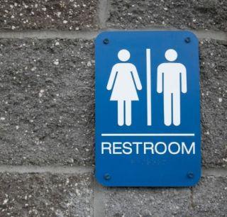 Pune - Attempting to go to the women's toilet and arrest the offending photo taker | पुणे - महिला शौचालयात घुसून आक्षेपार्ह फोटो काढणा-याला अटक