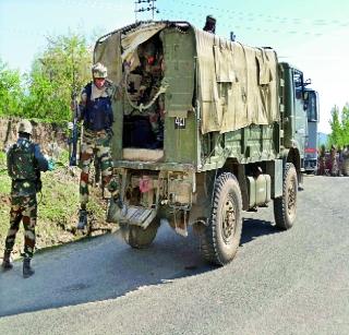 Attack in Kashmir; Three young martyrs | काश्मिरात हल्ला; तीन जवान शहीद