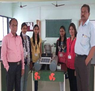 'Water Cleaner Robot' created by SSBT students | एस.एस.बी.टी.च्या विद्यार्थीनींनी बनविले ‘वॉटर क्लिनर रोबोट’