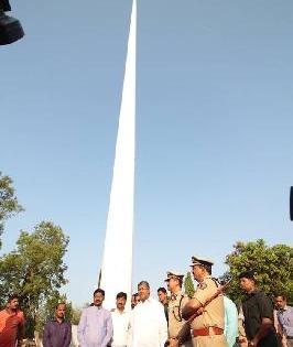 Chief Minister of Maharashtra unveiled the highest flagship flagship flagship in the state | राज्यातील सर्वात उंच ध्वजस्तंभाचे मुख्यमंत्र्यांच्या हस्ते अनावरण