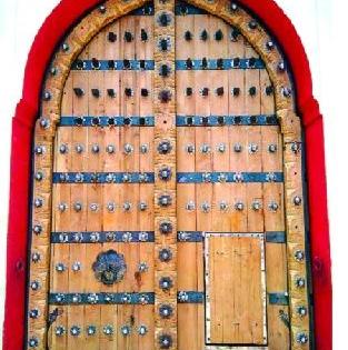 125 years after the new door in the Ichalkaranji palace | इचलकरंजीतील राजवाड्याला १२५ वर्षांनी नवा दरवाजा