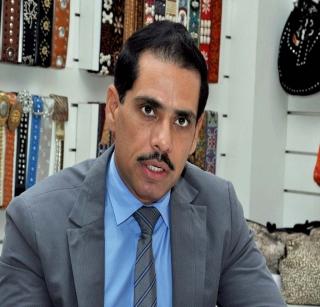 Claiming that Vadra earned 50 crore illegitimate taxes | वाड्रा यांनी बेकायदा ५० कोटी कमावल्याचा दावा