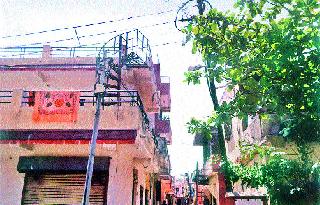 Electrodes from many houses in the CIDCO area | सिडको भागात अनेक घरांवरून विद्युतवाहिनी Electrodes from many houses in the CIDCO area | सिडको भागात अनेक घरांवरून विद्युतवाहिनी