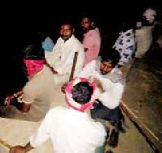 'Night Duty' on Farmers' Canal | शेतकऱ्यांची कालव्यावर ‘नाईट ड्युटी’ 'Night Duty' on Farmers' Canal | शेतकऱ्यांची कालव्यावर ‘नाईट ड्युटी’