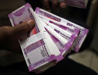 48 lakh cheated by the bribe of half a million | दीडपट रकमेच्या आमिषाने ४८ लाखांची फसवणूक 48 lakh cheated by the bribe of half a million | दीडपट रकमेच्या आमिषाने ४८ लाखांची फसवणूक