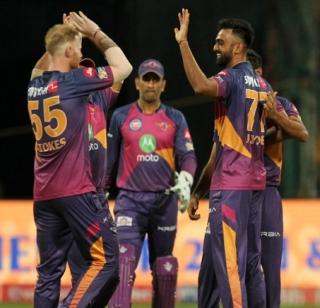 Pune's bowling triumph | पुण्याच्या गोलंदाजीचा विजय