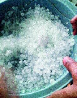 Hailstorm with storm wind in Sinnar taluka | सिन्नर तालुक्यात वादळी वाऱ्यासह गारपीट Hailstorm with storm wind in Sinnar taluka | सिन्नर तालुक्यात वादळी वाऱ्यासह गारपीट