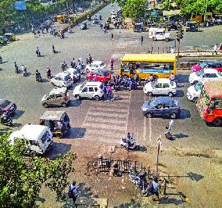 How to cross the road? | रस्ता ओलांडायचा तरी कसा ?