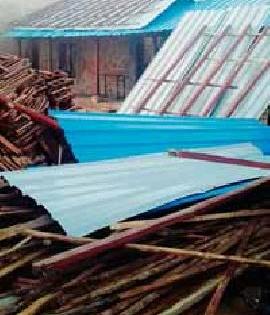 School building is of low quality | शाळेचे बांधकाम निकृष्ट दर्जाचे School building is of low quality | शाळेचे बांधकाम निकृष्ट दर्जाचे