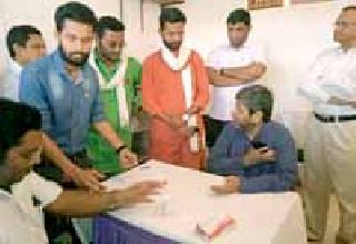 Campaign for blood signature signed for independent Vidarbha | स्वतंत्र विदर्भासाठी रक्ताने स्वाक्षरी केलेल्या पत्रांचे अभियान