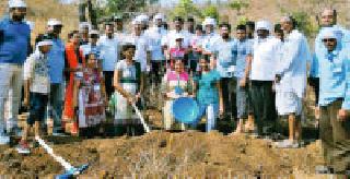 The Mahavamadan of the villagers at Rajur | राजूर येथे गावकऱ्यांचे महाश्रमदान