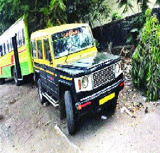 Dangers of black-yellow jeep due to scrap carts | भंगार गाड्यांमुळे काळ्या-पिवळ्या जीपचा धोका