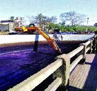 Closed factory to remove the mud | गाळ काढण्यासाठी कारखाने बंद Closed factory to remove the mud | गाळ काढण्यासाठी कारखाने बंद