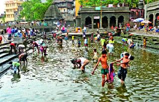 After all, cleanliness of Ramkunda | अखेर रामकुंडाची स्वच्छता After all, cleanliness of Ramkunda | अखेर रामकुंडाची स्वच्छता