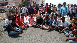 The 'Rasta Roko' movement was done by Shivsena in Tukaram Chowk | तुकाराम चौकात शिवसनेने केले ‘रास्ता रोको’ आंदोलन