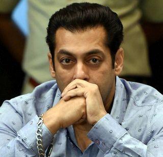 The administration refuses to remove the toilet against Salman Khan's house | सलमान खानच्या घरासमोरील शौचालय हटवण्यास प्रशासनाचा नकार The administration refuses to remove the toilet against Salman Khan's house | सलमान खानच्या घरासमोरील शौचालय हटवण्यास प्रशासनाचा नकार