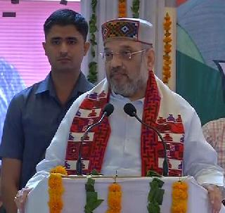 Manmohan Singh travels abroad more than Modi: Amit Shah | मनमोहन सिंग यांनी मोदींपेक्षा जास्त परदेश दौरे केले : अमित शहा