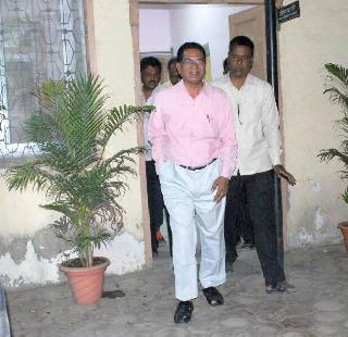 In Jalgaon resident sub-district magistrate, Jalal's net was made in connection with a Rs 3 lakh bribe | तीन लाखांच्या लाचप्रकरणी जालन्याचे निवासी उपजिल्हाधिकारी जाळ्यात In Jalgaon resident sub-district magistrate, Jalal's net was made in connection with a Rs 3 lakh bribe | तीन लाखांच्या लाचप्रकरणी जालन्याचे निवासी उपजिल्हाधिकारी जाळ्यात