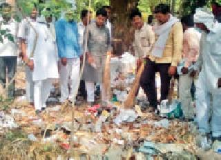 'Surgical Strike' on waste from district office | जिल्हा कचेरीत कचऱ्यावर ‘सर्जिकल स्ट्राईक’