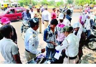 The amusement of the illegal businessman with the open bar | ओपन बारसह अवैध धंदेवाल्यांच्या मुसक्या आवळा