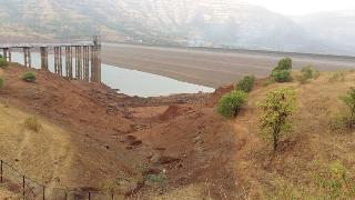 Only the water reservoir in Balakavadi | बलकवडीत केवळ मृत पाणीसाठा