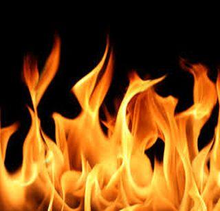 Fire in Dhule shop, loss of 1.5 lakhs | धुळ्यात दुकानाला आग, दीड लाखांचे नुकसान