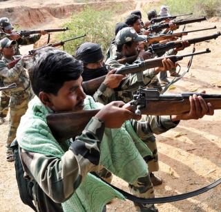 Central Government's 8-point strategy for safeguarding the Naxalites | नक्षलवाद्यांच्या चोख बंदोबस्तासाठी केंद्र सरकारची ८ सूत्री नवी रणनीती