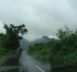 Cloudy cloud cloud | वळवाच्या पावसाचे ढग