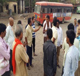 Chopda: To give the bus the wrong way, the bone is delayed for three hours | चोपडा आगाराकडून नादुरूस्त बस दिल्याने व:हाडाला तीन तास उशिर