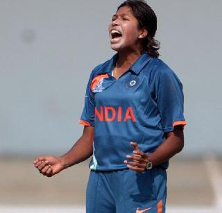 Jhulan Goswami became the number one bowler in ODIs | झुलन गोस्वामी ठरली वनडेतील अव्वल गोलंदाज