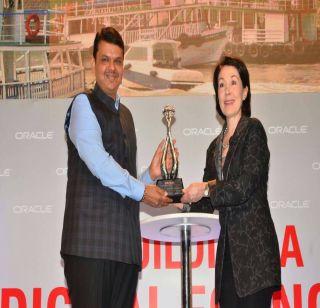 Honor from Chief Minister Devendra Fadnavis '' Oracle '' | मुख्यमंत्री देवेंद्र फडणवीस यांचा "ऑरेकल"कडून सन्मान