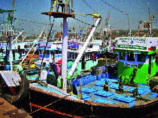 Persons and traditional fishermen will climb into the sea? | पर्ससीन अन् पारंपरिक मच्छीमार समुद्रात भिडणार?