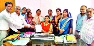 Reject the migration of street vendors | रस्त्यावरील विक्रेत्यांचा मंडईत स्थलांतरास नकारच Reject the migration of street vendors | रस्त्यावरील विक्रेत्यांचा मंडईत स्थलांतरास नकारच