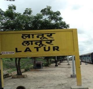 Pandurpur-Nizamabad Railway Latukars blocked them | पंढरपूर-निजामाबाद रेल्वे लातूरकरांनी रोखली