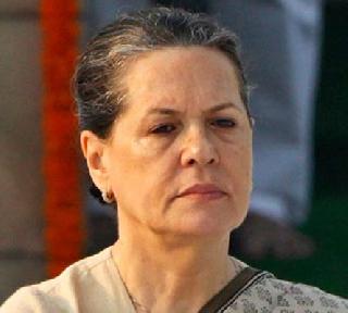 Sonia Gandhi suffers from food poisoning, hospitalization | सोनिया गांधींना अन्नातून विषबाधा, रूग्णालयात भरती