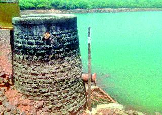 The Kasa reserves at eight feet | कासचा साठा आठ फुटांवर