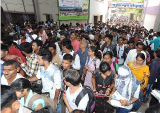 'RTO' unhealthy due to MH-CET exams | एमएच-सीईटी परिक्षेमुळे ‘आरटीओ’ बेहाल