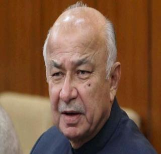 Center should interact with Kashmiri people - Sushilkumar Shinde | केंद्र सरकारने काश्मिरी जनतेशी संवाद साधावा - सुशीलकुमार शिंदे