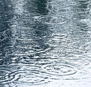 Rain accompanied by thundershowers in Mumbai | मुंबईत विजांच्या कडकडाटासह पाऊस