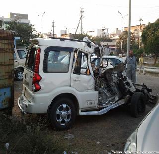 Three killed in a road accident in Kerala | केरळमधील अपघातात नगरचे तीन ठार