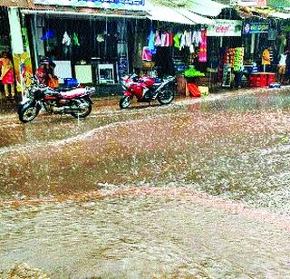 Due to the dew, the rain was scorched | वळवाच्या पावसाने झोडपले