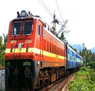 An hour-long detention on the Varangaon station of Maharashtra Express | महाराष्ट्र एक्सप्रेसचा वरणगाव स्थानकावर तासभर खोळंबा