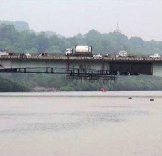 Four days off from the Versova bridge connecting Mumbai-Gujarat | मुंबई-गुजरातला जोडणारा वर्सोवा पूल चार दिवस बंद