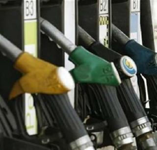 Relief for the common man, petrol and diesel is cheap | सामान्य माणसाला दिलासा, पेट्रोल-डिझेल झालं स्वस्त