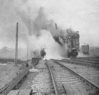 Carrying coal: A fire broke out at the railway cargo station at Varangaon railway station | कोळसा वाहून नेणा:या रेल्वे मालगाडीला वरणगाव रेल्वे स्थानकावर आग