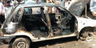 There was a car accident at Pandharkawada | पांढरकवडा येथे नादुरूस्त कार पेटली