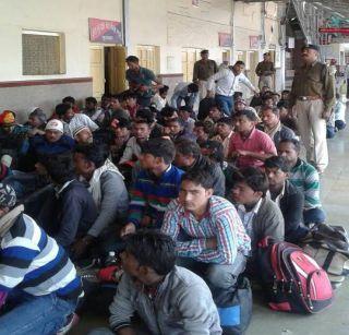 Action on 72 passengers in the women's compartment | महिला डब्यात घुसखोरी करणा:या 72 प्रवाशांवर कारवाई